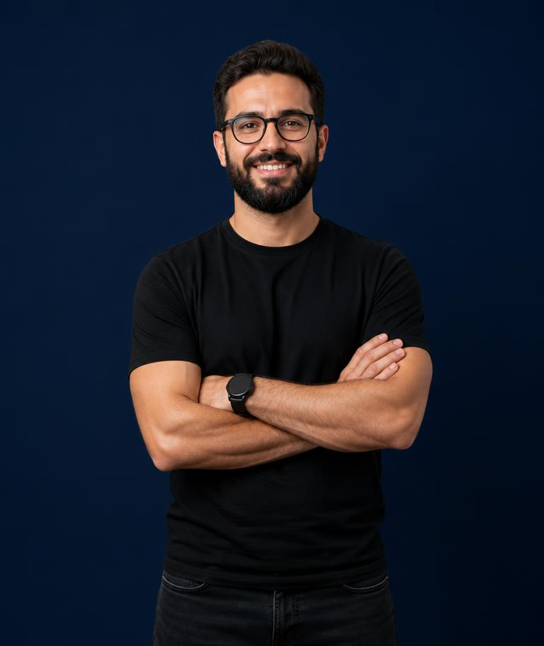 A Geek in branded apparel, ready to take jobs